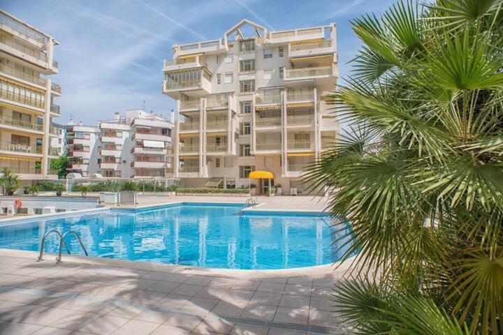 SALOU ,Novelty, primera línea del mar Exterior foto